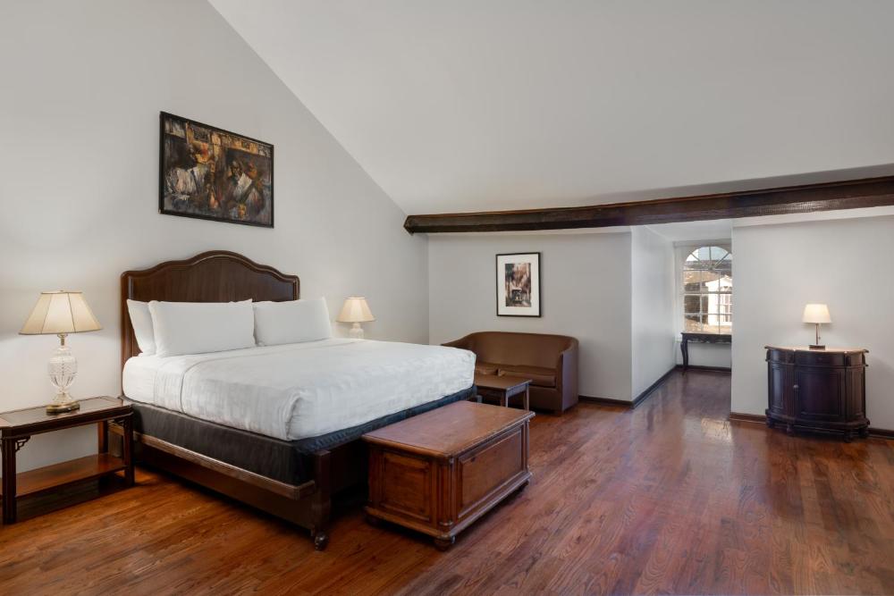 King Suite interior